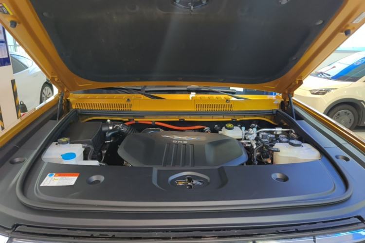 Used Formula Leopard 5 2023 Cloud Ride Flagship Edition Engine Bay