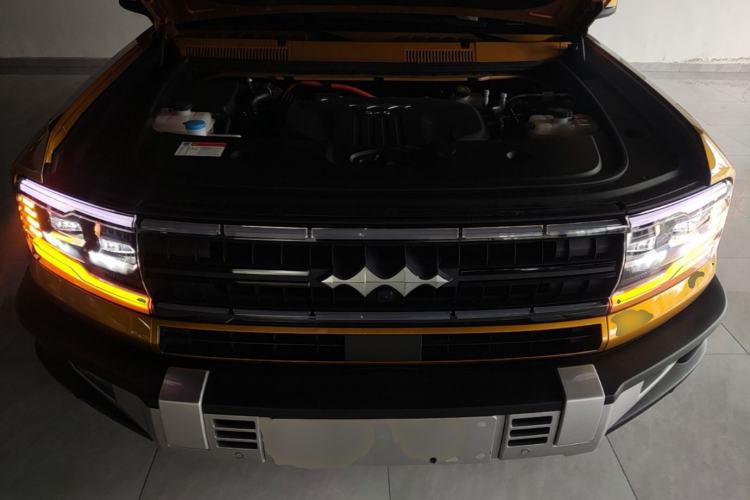 Used Formula Leopard 5 2023 Navigator Edition Engine Bay