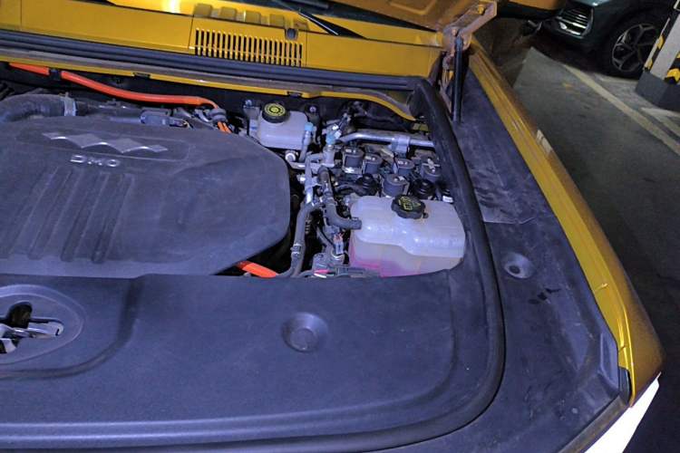 Used Formula Leopard 5 2023 Navigator Edition Engine Bay Left