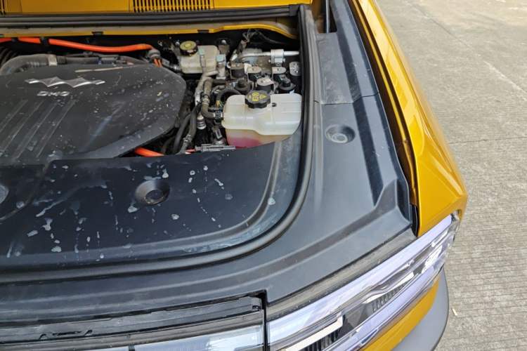 Used Formula Leopard 5 2023 Navigator Edition Engine Bay Left