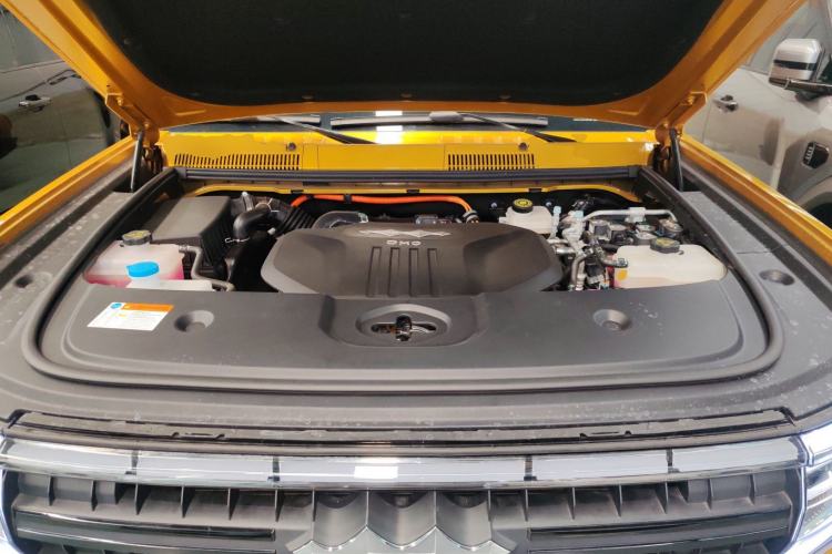 Used Formula Leopard 5 2023 Navigator Edition Engine Bay