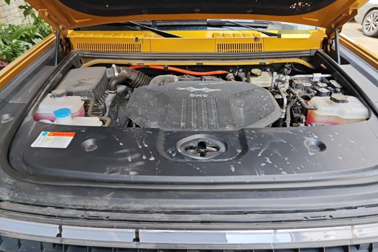 Used Formula Leopard 5 2023 Navigator Edition Engine Bay
