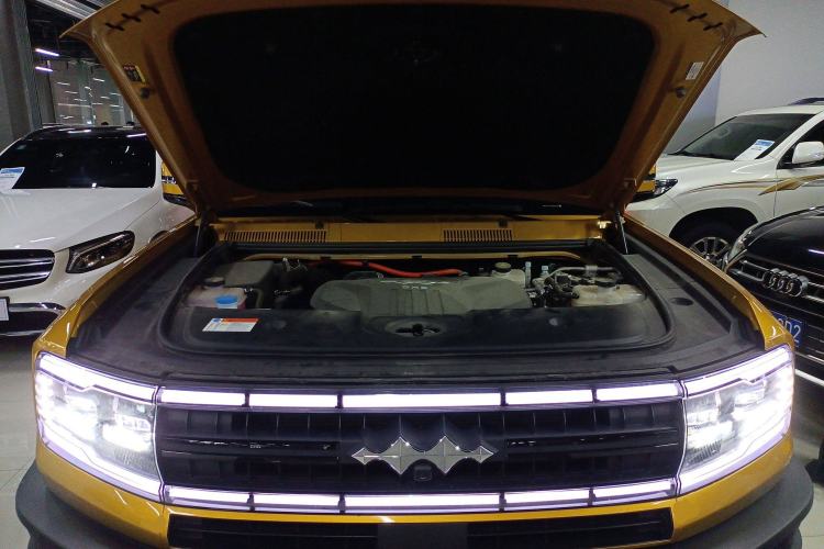Used Formula Leopard 5 2023 Navigator Edition Engine Bay