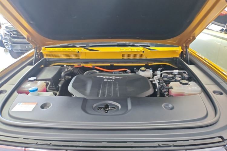 Used Formula Leopard 5 2023 Navigator Edition Engine Bay