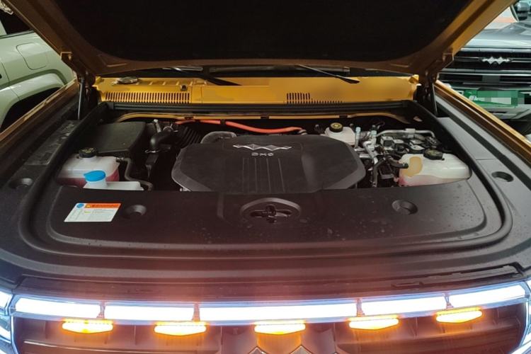 Used Formula Leopard 5 2023 Navigator Edition Engine Bay