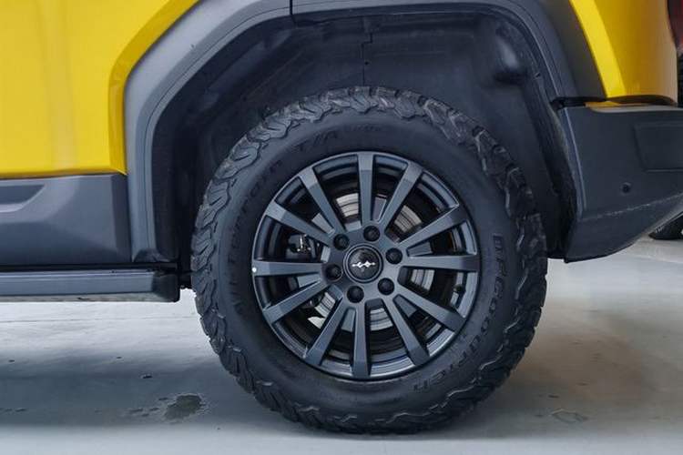 Used Formula Leopard 5 2023 Navigator Edition Exterior 7