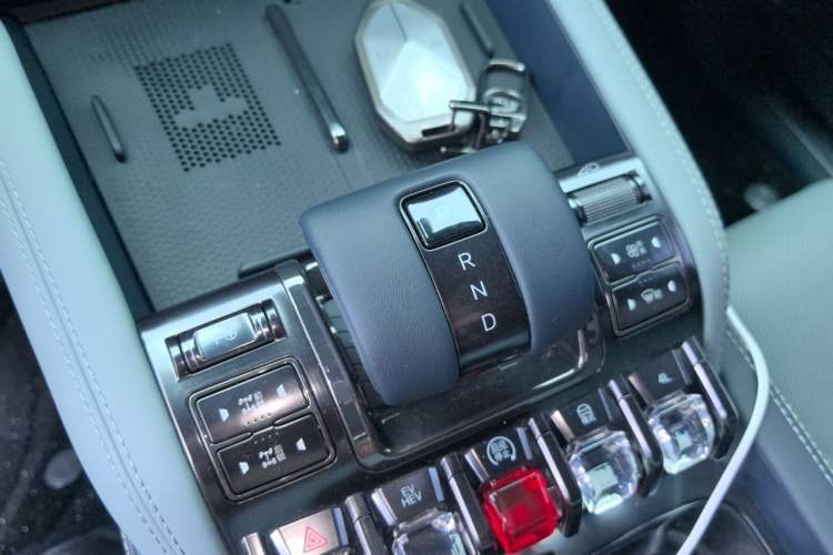 Used Formula Leopard 5 2023 Navigator Edition Gear Lever
