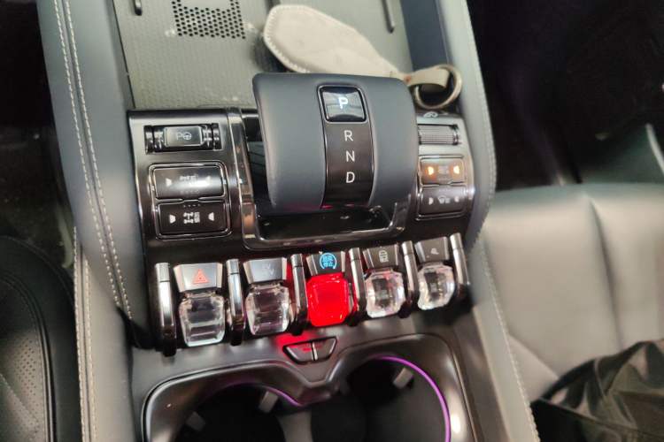 Used Formula Leopard 5 2023 Navigator Edition Gear Lever