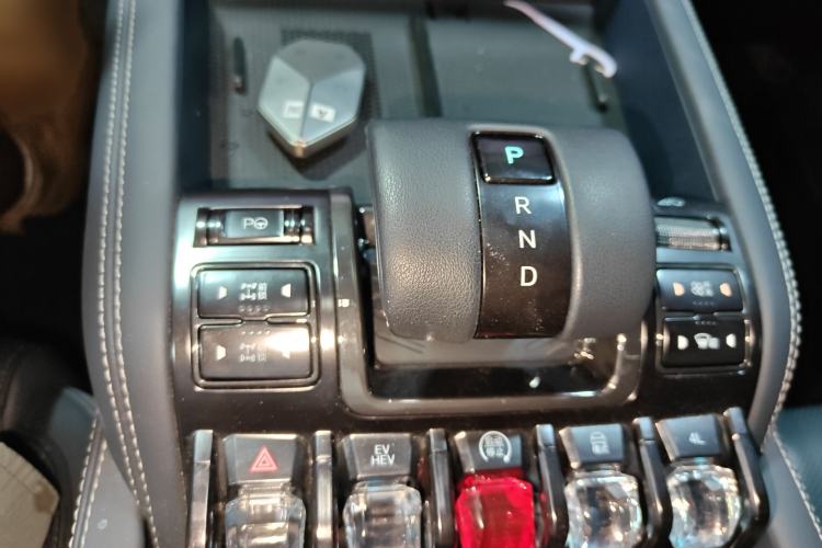 Used Formula Leopard 5 2023 Navigator Edition Gear Lever