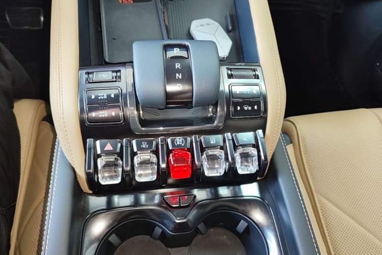 Used Formula Leopard 5 2023 Navigator Edition Gear Lever