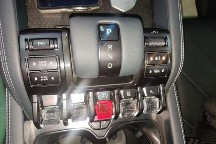 Used Formula Leopard 5 2023 Navigator Edition Gear Lever