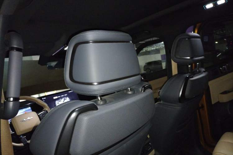 Used Formula Leopard 5 2023 Cloud Ride Flagship Edition Headliner