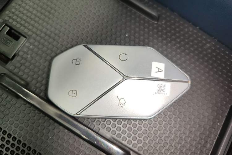 Used Formula Leopard 5 2023 Navigator Edition Interior 1