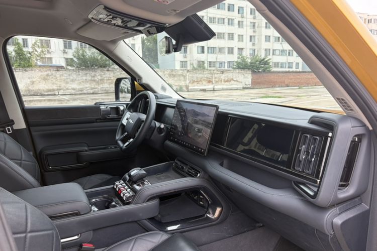 Used Formula Leopard 5 2023 Navigator Edition Interior 13