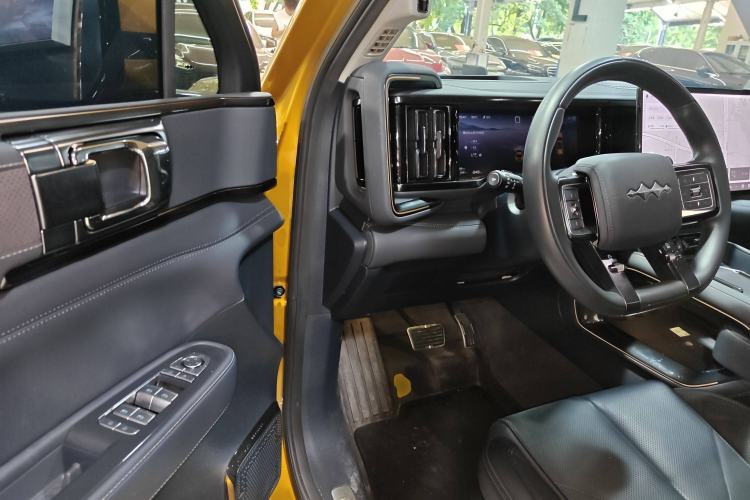 Used Formula Leopard 5 2023 Navigator Edition Interior 3