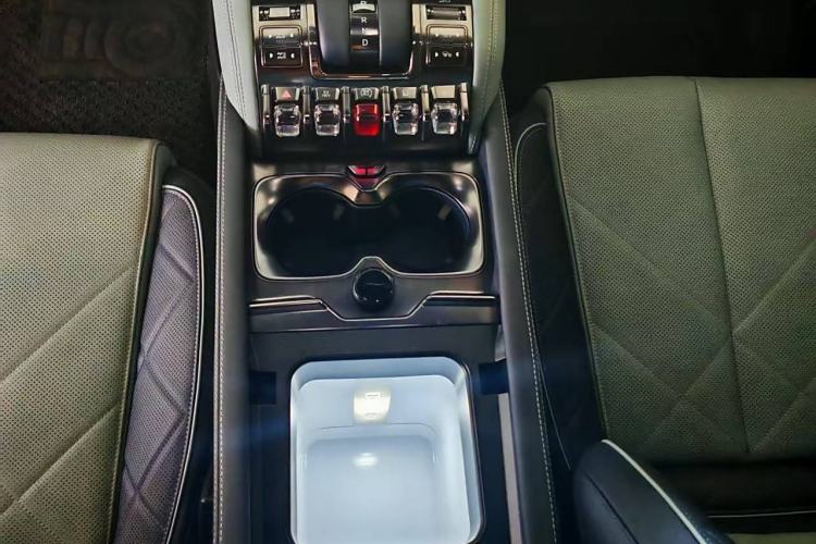Used Formula Leopard 5 2023 Navigator Edition Interior 3