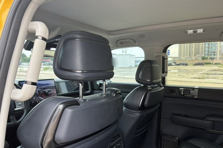Used Formula Leopard 5 2023 Navigator Edition Interior 3