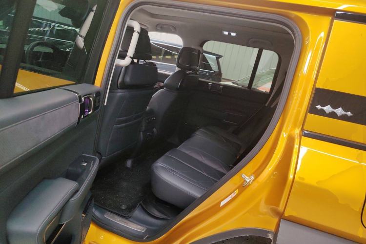 Used Formula Leopard 5 2023 Navigator Edition Interior 4