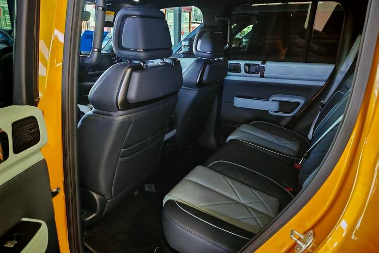 Used Formula Leopard 5 2023 Navigator Edition Interior 4