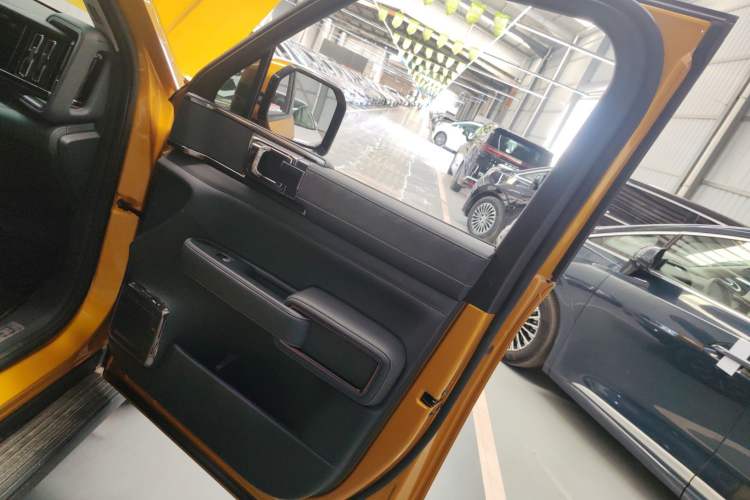 Used Formula Leopard 5 2023 Navigator Edition Interior 5
