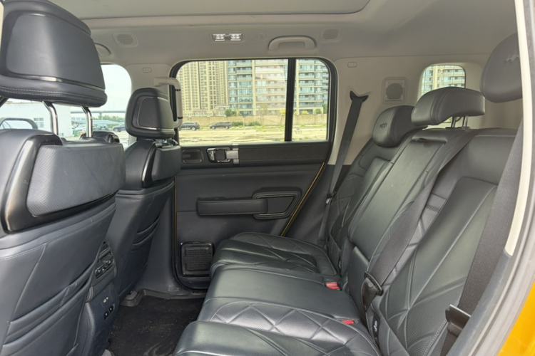 Used Formula Leopard 5 2023 Navigator Edition Interior 7