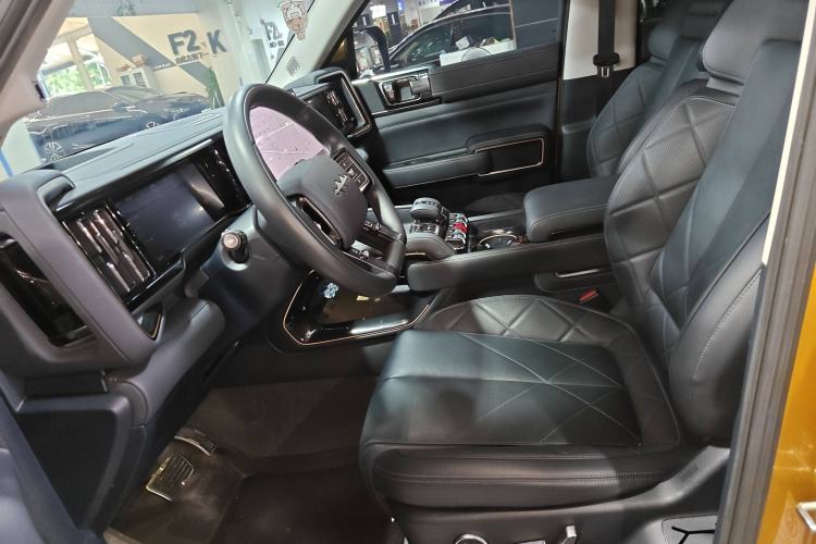 Used Formula Leopard 5 2023 Navigator Edition Left Front Seat