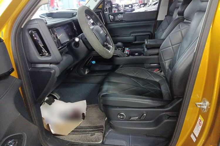 Used Formula Leopard 5 2023 Navigator Edition Left Front Seat