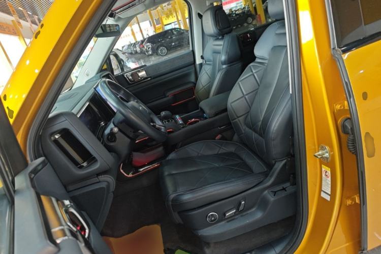 Used Formula Leopard 5 2023 Navigator Edition Left Front Seat