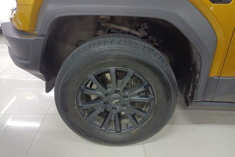 Used Formula Leopard 5 2023 Navigator Edition Left Front Wheel Hub