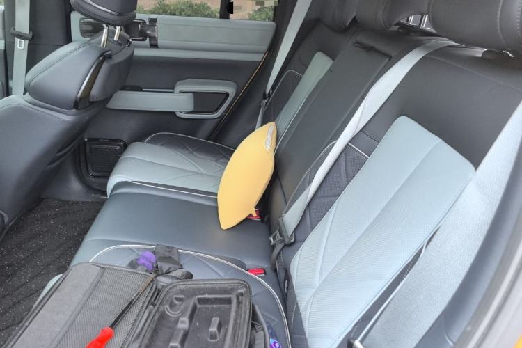 Used Formula Leopard 5 2023 Navigator Edition Left Rear Seat