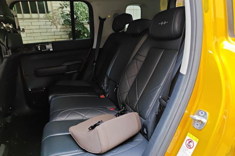 Used Formula Leopard 5 2023 Navigator Edition Left Rear Seat