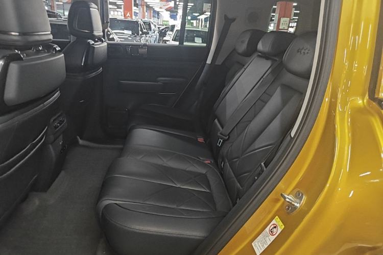 Used Formula Leopard 5 2023 Navigator Edition Left Rear Seat
