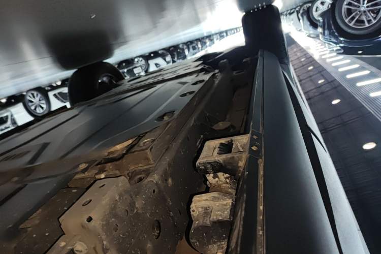 Used Formula Leopard 5 2023 Navigator Edition Left Side Sill