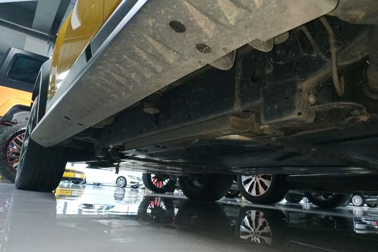 Used Formula Leopard 5 2023 Navigator Edition Left Side Sill