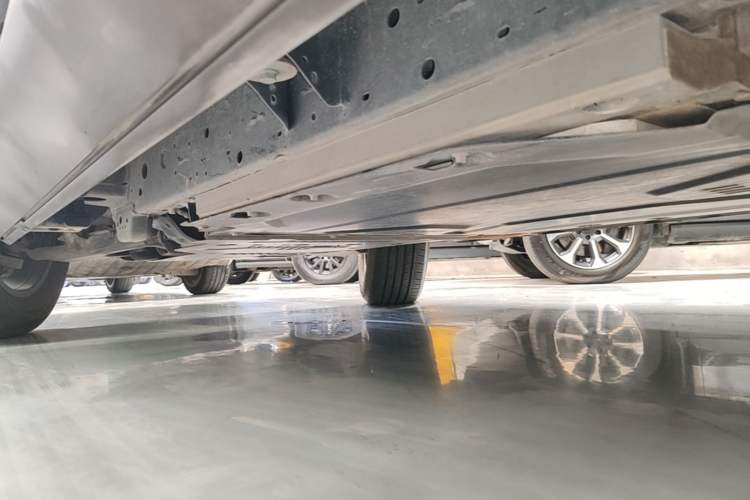 Used Formula Leopard 5 2023 Navigator Edition Left Side Sill
