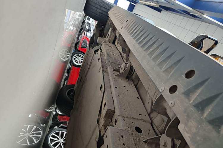 Used Formula Leopard 5 2023 Navigator Edition Left Side Sill