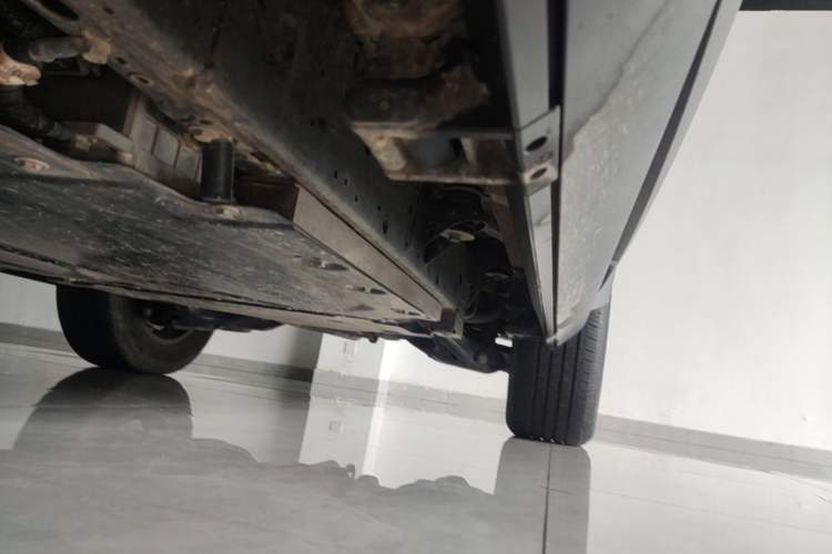 Used Formula Leopard 5 2023 Navigator Edition Left Side Sill