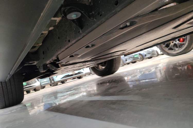 Used Formula Leopard 5 2023 Navigator Edition Left Side Sill