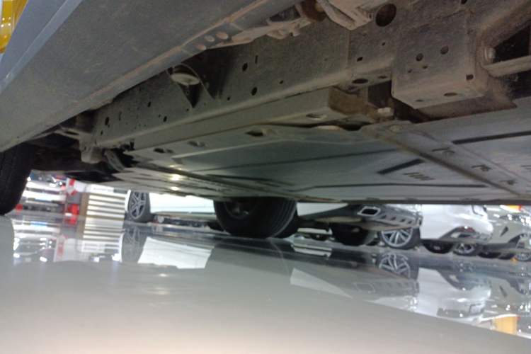 Used Formula Leopard 5 2023 Navigator Edition Left Side Sill