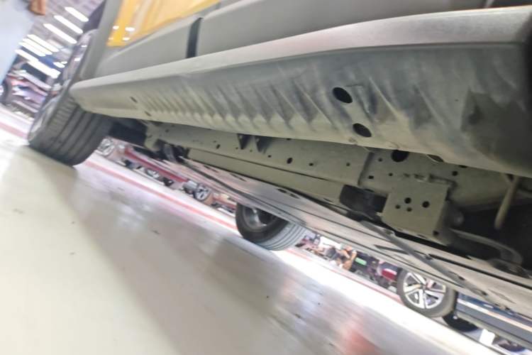 Used Formula Leopard 5 2023 Navigator Edition Left Side Sill