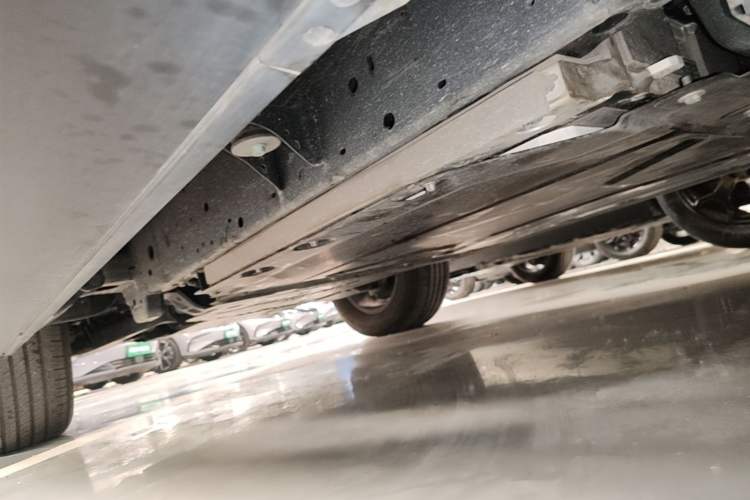 Used Formula Leopard 5 2023 Navigator Edition Left Side Sill