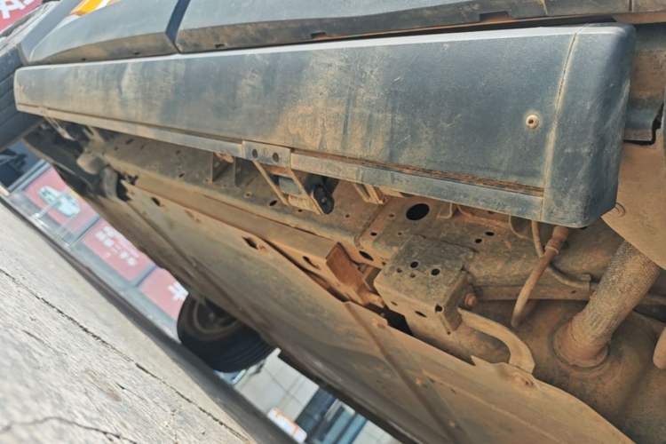 Used Formula Leopard 5 2023 Navigator Edition Left Side Sill