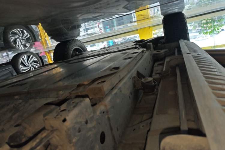 Used Formula Leopard 5 2023 Navigator Edition Left Side Sill