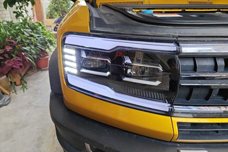 Used Formula Leopard 5 2023 Navigator Edition Right Front Headlight