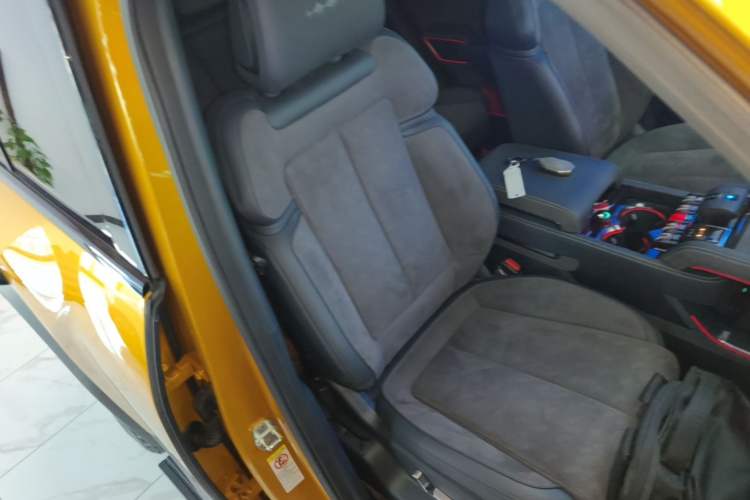 Used Formula Leopard 5 2023 Cloud Ride Flagship Edition Right Front Seat