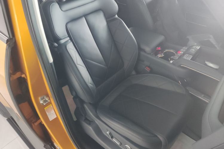 Used Formula Leopard 5 2023 Navigator Edition Right Front Seat