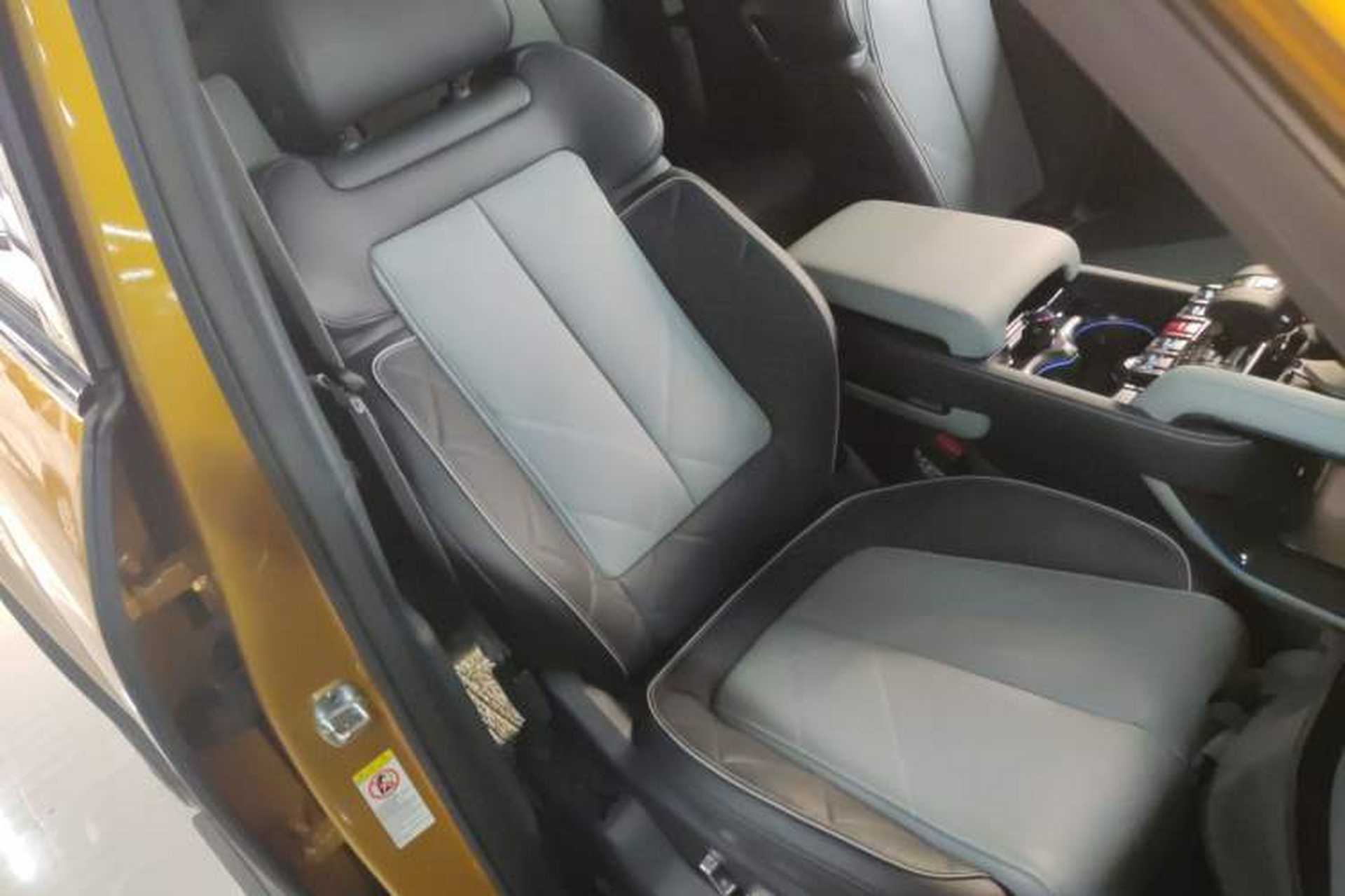 Used Formula Leopard 5 2023 Navigator Edition Right Front Seat