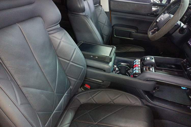 Used Formula Leopard 5 2023 Navigator Edition Right Front Seat