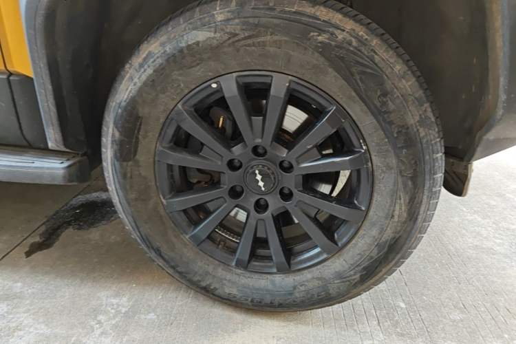 Used Formula Leopard 5 2023 Navigator Edition Right Front Wheel Hub
