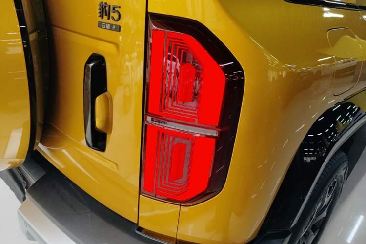 Used Formula Leopard 5 2023 Cloud Ride Flagship Edition Right Rear Taillight